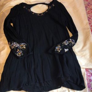 Altar’d state black embroidered top size L